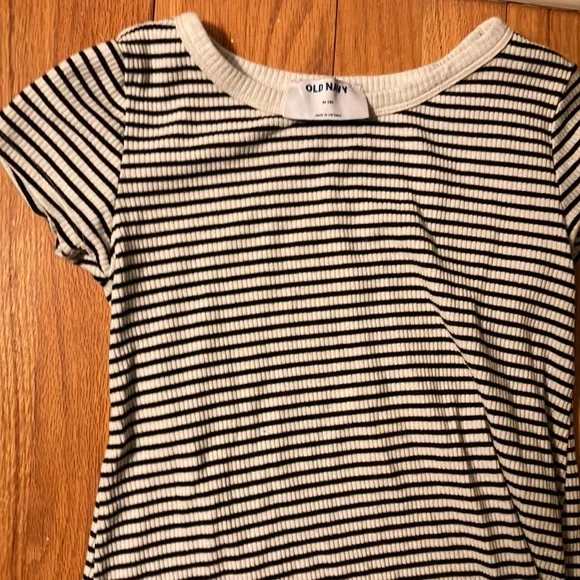 old navy black and white stripe dress in the size medium - Picture 2 of 3